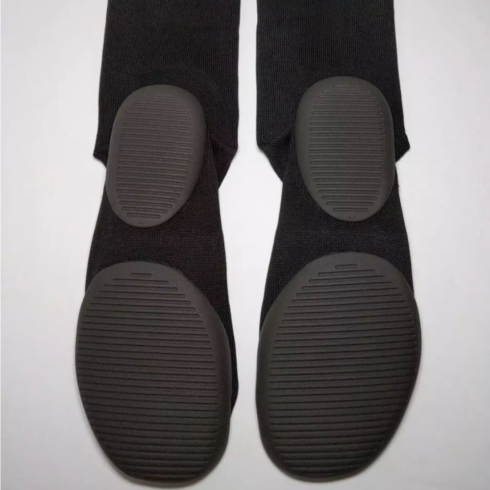 *SHIPS TODAY* Size 2 (9-10.5) - Yeezy Pods Black - YZY BRAND NEW